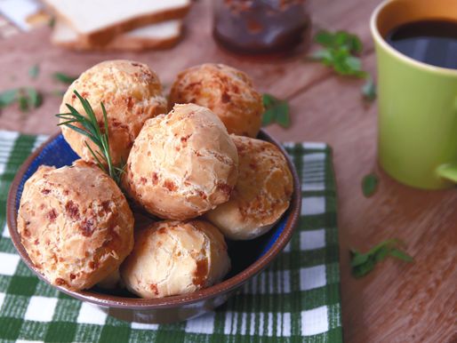Dia do Pão de Queijo: do café mineiro ao mercado que vale R$ 1 bilhão
