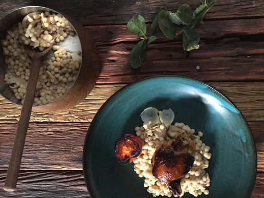 Fregola Sarda com Galinha Caipira e Tomate Assado