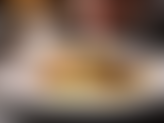 Prato gourmet sendo embelezado por chef