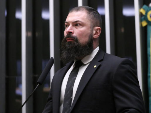 Deputado Paulo Bilynskyj afirma que sala onde Bolsonaro está preso é inadequada