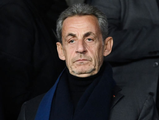 Ex-presidente Sarkozy deixa a prisão na França após 20 dias