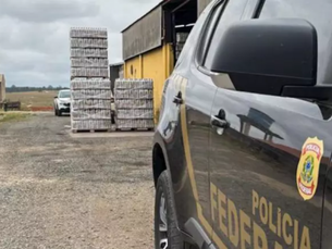 Indústrias suspeitas de vender bebida adulterada com metanol são alvo de fiscalização da PF