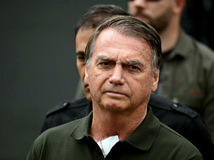 Advogados pedem a STF que libere contato por telefone com Bolsonaro, preso em casa