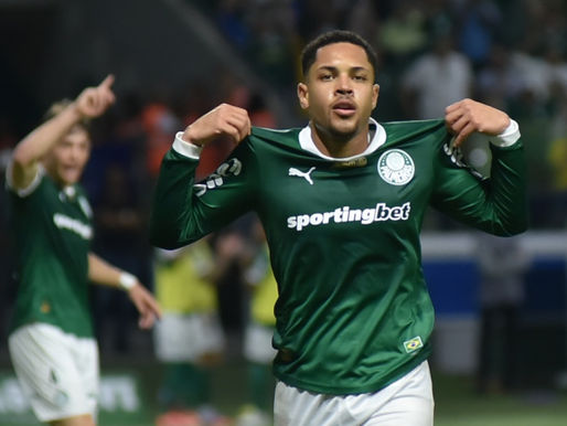 Vitor Roque admite surpresa com convocação para a seleção