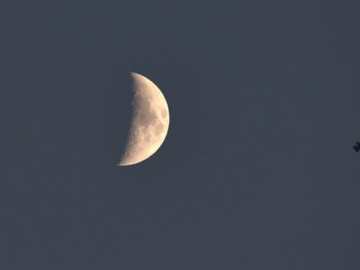 Estados Unidos reforçam segurança no Oriente Médio com submarino e porta-aviões