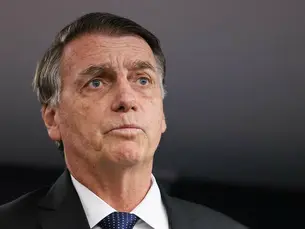 Médicos indicam cirurgia para Bolsonaro após exames