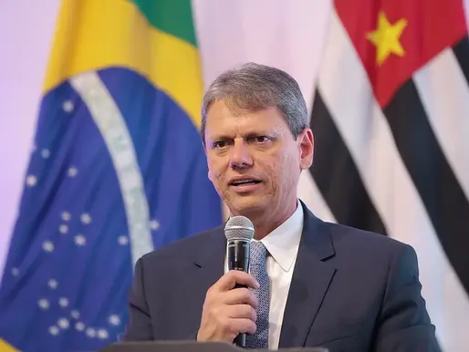 Tarcísio de Freitas é submetido a procedimento de radioablação