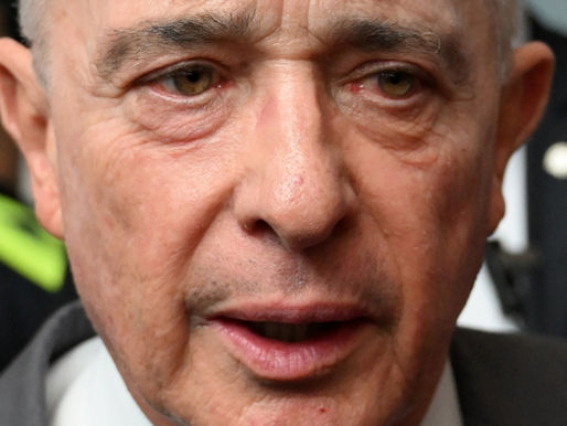 Justiça da Colômbia absolve Álvaro Uribe e revoga prisão domiciliar