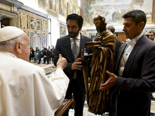 Ricardo Nunes encontra o papa, dá imagem de Nossa Senhora de presente e pede que RS seja abençoado