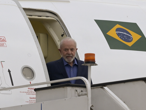 Lula chega ao Brasil após enfrentar problema técnico em aeronave