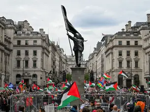 Milhares marcham em Londres em protestos separados contra imigração e pró-palestinos