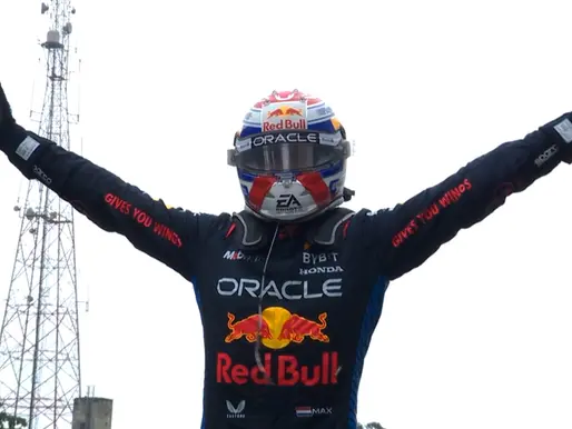 Verstappen vence GP de São Paulo emocionante após largar em 17º e fica perto do tetra