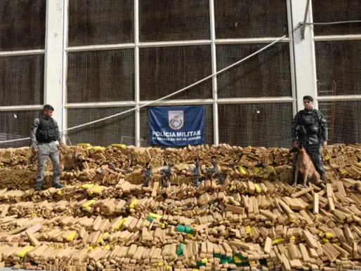 PM do Rio apreende 48 toneladas de maconha, a maior da história