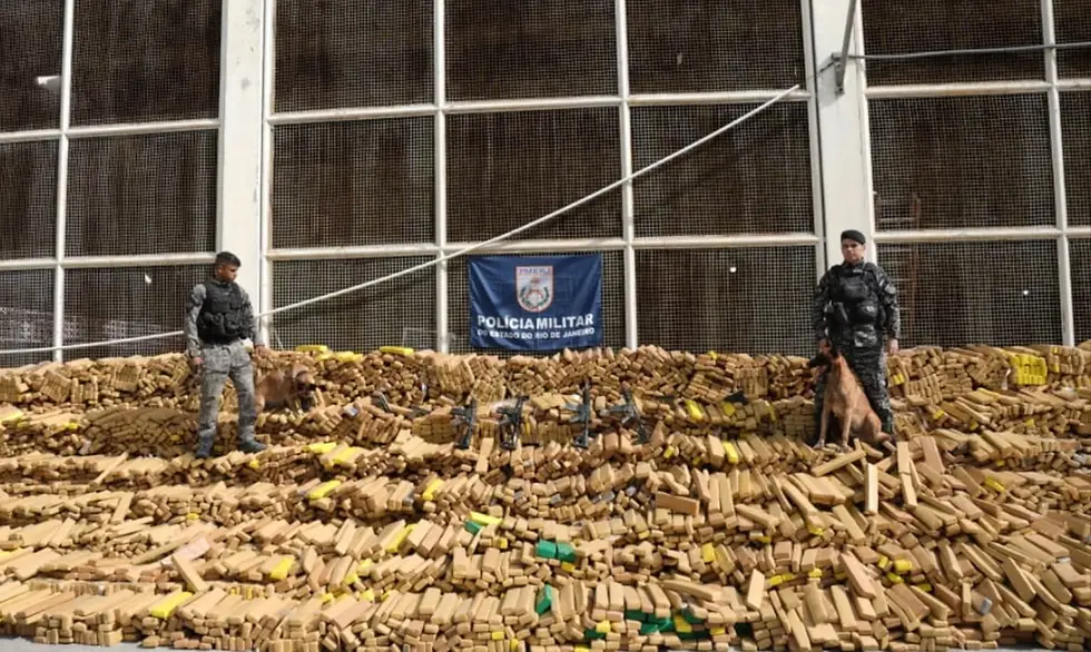 PM do Rio apreende 48 toneladas de maconha, a maior da história