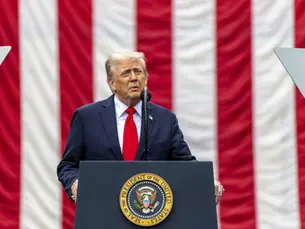 EUA impõem tarifas de 100% a 150% sobre produtos da China