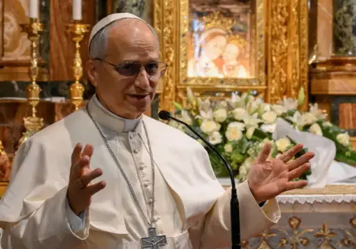 Papa afirma que Jesus é único Salvador e explica regras para veneração a Maria
