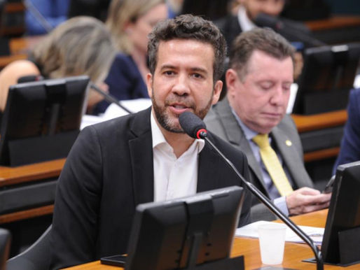 Deputado André Janones é indiciado por corrupção e ‘rachadinhas’