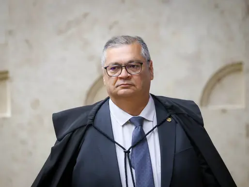 Após decisão de Dino, dólar sobe e Bolsa tem 2ª maior queda do ano