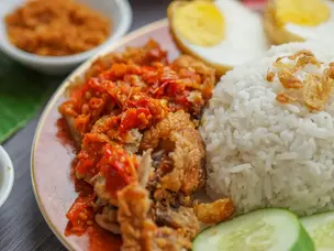 IPCA-15 sobe 0,89% em abril com alimentação e bebidas, mas abaixo do esperado