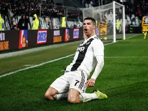 Cristiano Ronaldo se torna primeiro jogador bilionário e fortuna de R$ 7,5 bilhões
