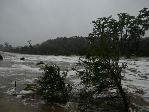 Número de mortos por enchentes no Texas sobe para 68; 11 meninas ainda estão desaparecidas