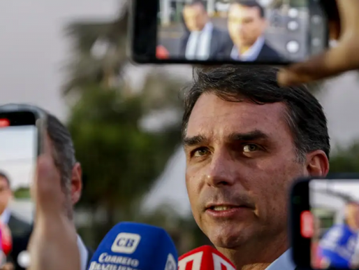 Flávio Bolsonaro afirma que pode desistir de candidatura, mas cobrará ‘um preço para isso’