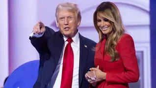 Trump e Melania são retirados de evento após relatos de disparos no local