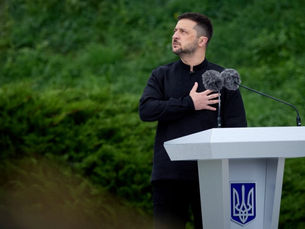 Zelensky afirma no Dia da Bandeira que não entregará território ‘ao ocupante’
