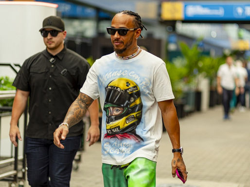 Lewis Hamilton homenageia Senna e Brasil em sua chegada a Interlagos para o GP de São Paulo