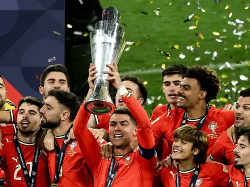 Torcedor morre após cair da arquibancada na Nations League