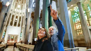 Lula e Janja visitam Basílica da Sagrada Família em Barcelona