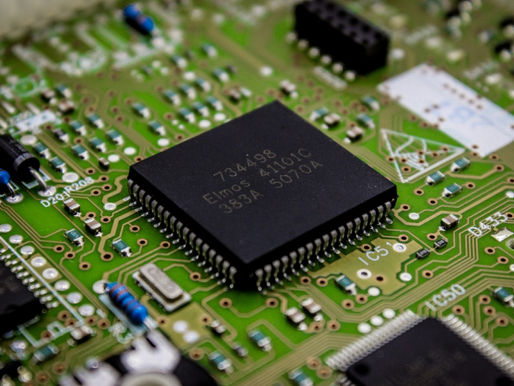 China pede que EUA relaxem controles de exportação de chips para IA