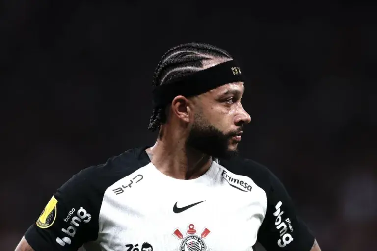 Presidente do Corinthians, sobre renovação de Memphis Depay: 'Não foi provisionado nem um tostão, não tem esse dinheiro'