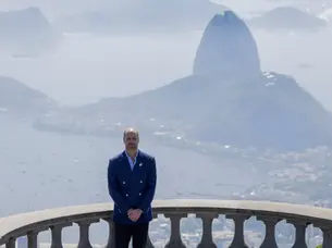 Príncipe William visita o Cristo Redentor e muda rotina de passeio de turistas