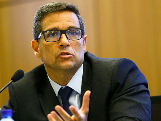 Campos Neto defende estabilidade fiscal e diz que inflação está desacelerando