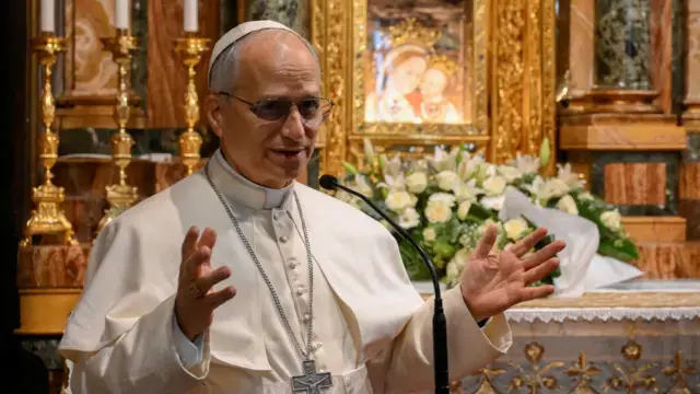 Papa afirma que Jesus é único Salvador e explica regras para veneração a Maria