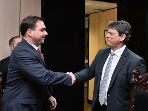 Tarcísio declara apoio a Flávio Bolsonaro: “Terá nosso suporte”