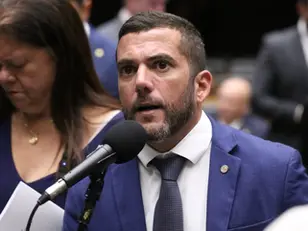 Carlos Jordy atinge quórum para abrir CPMI do Banco Master