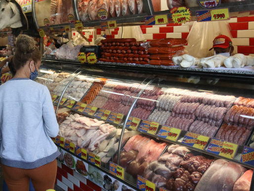 IPCA sobe 0,56% em outubro com aumento no preço das carnes e na conta de luz, diz IBGE