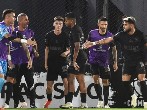 Corinthians vence Nacional por 2 a 0 e reage na Sul-Americana