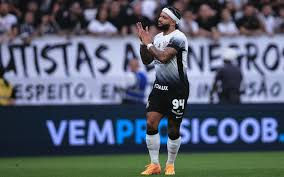 Memphis faz exames em clínica após sentir dor no tornozelo em estreia pelo Corinthians