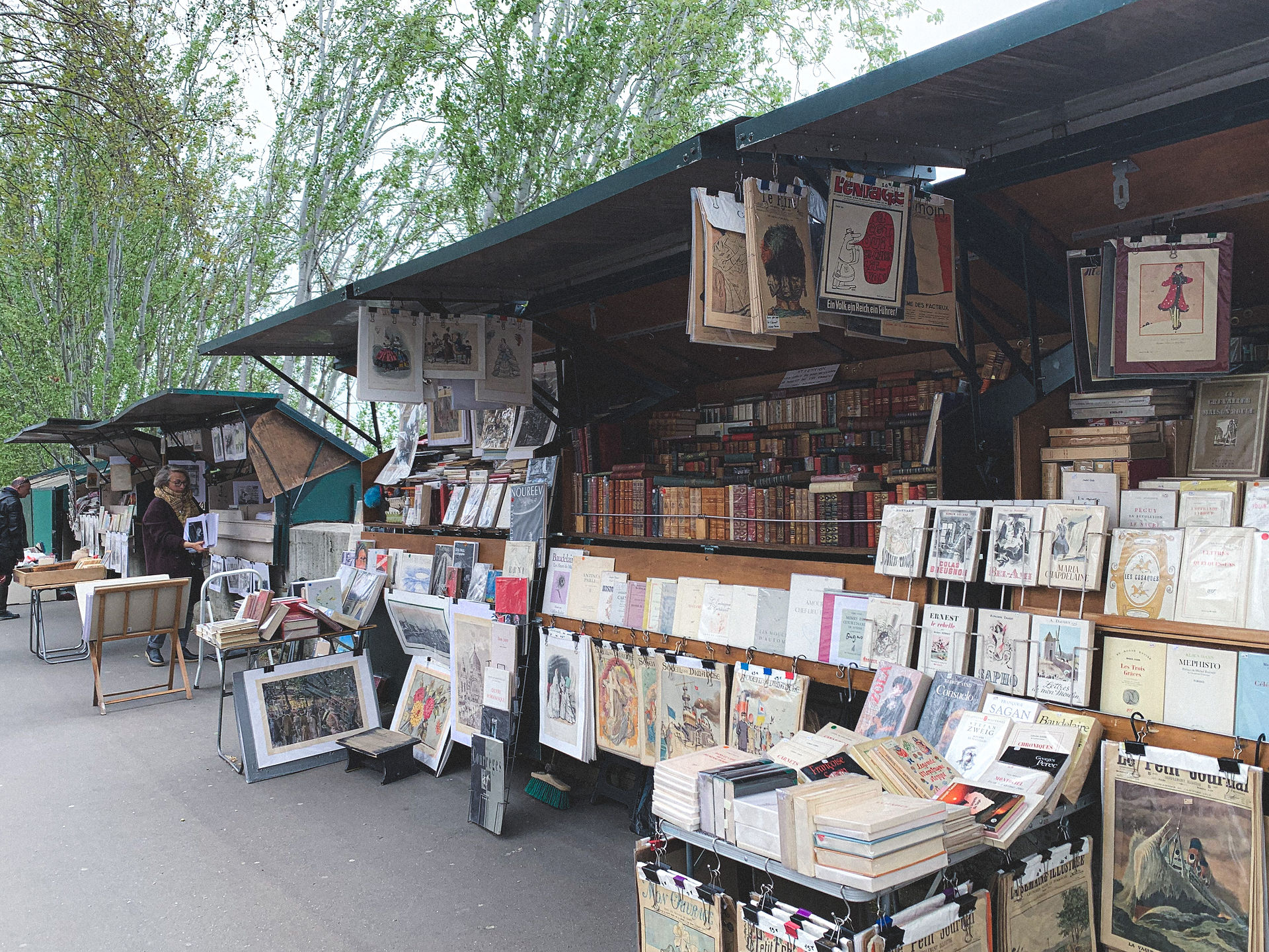Stalls along the Seine