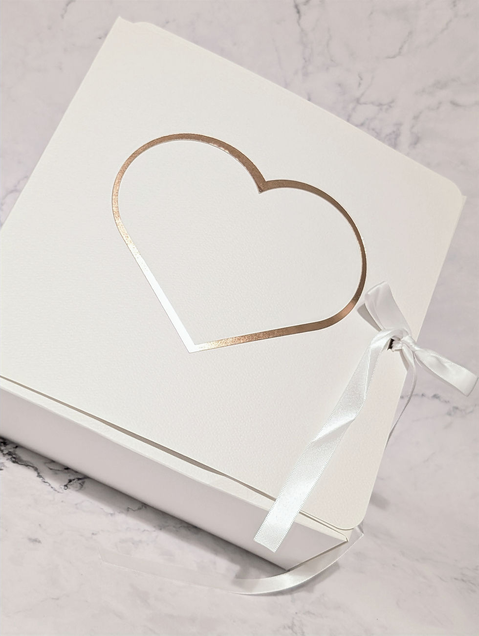 Thumbnail: gift with heart cutout