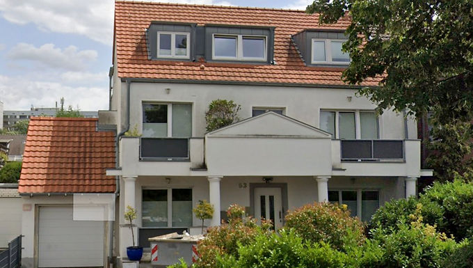 Lörickエリアの家具付き物件
大きな南向きバルコニー
室内洗濯機、乾燥機
自然の多い静かなエリア