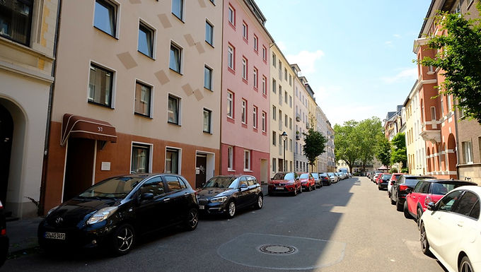 Dreieck 701/ 705/ 707                    
バスタブ〇  室内洗濯機〇  インターネット〇                           エレベーター〇  駐車場△