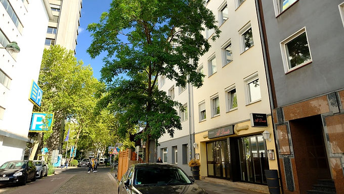 利便性の高い立地
バルコニー付き
洗濯機、乾燥機は地下共同（無料）
最寄りスーパー徒歩5分
商店街通り徒歩2分
日本食レストランも近くにある