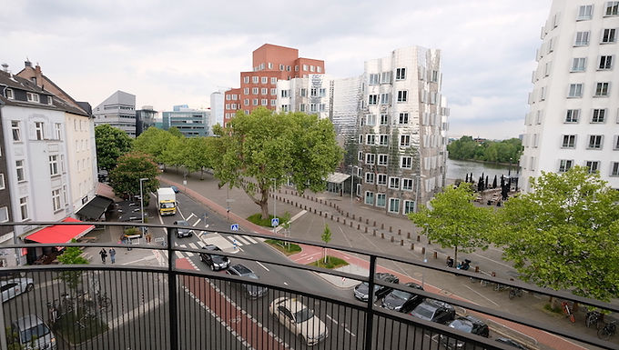 Hafenの築浅家具付き2LDK、ライン川徒歩1分。