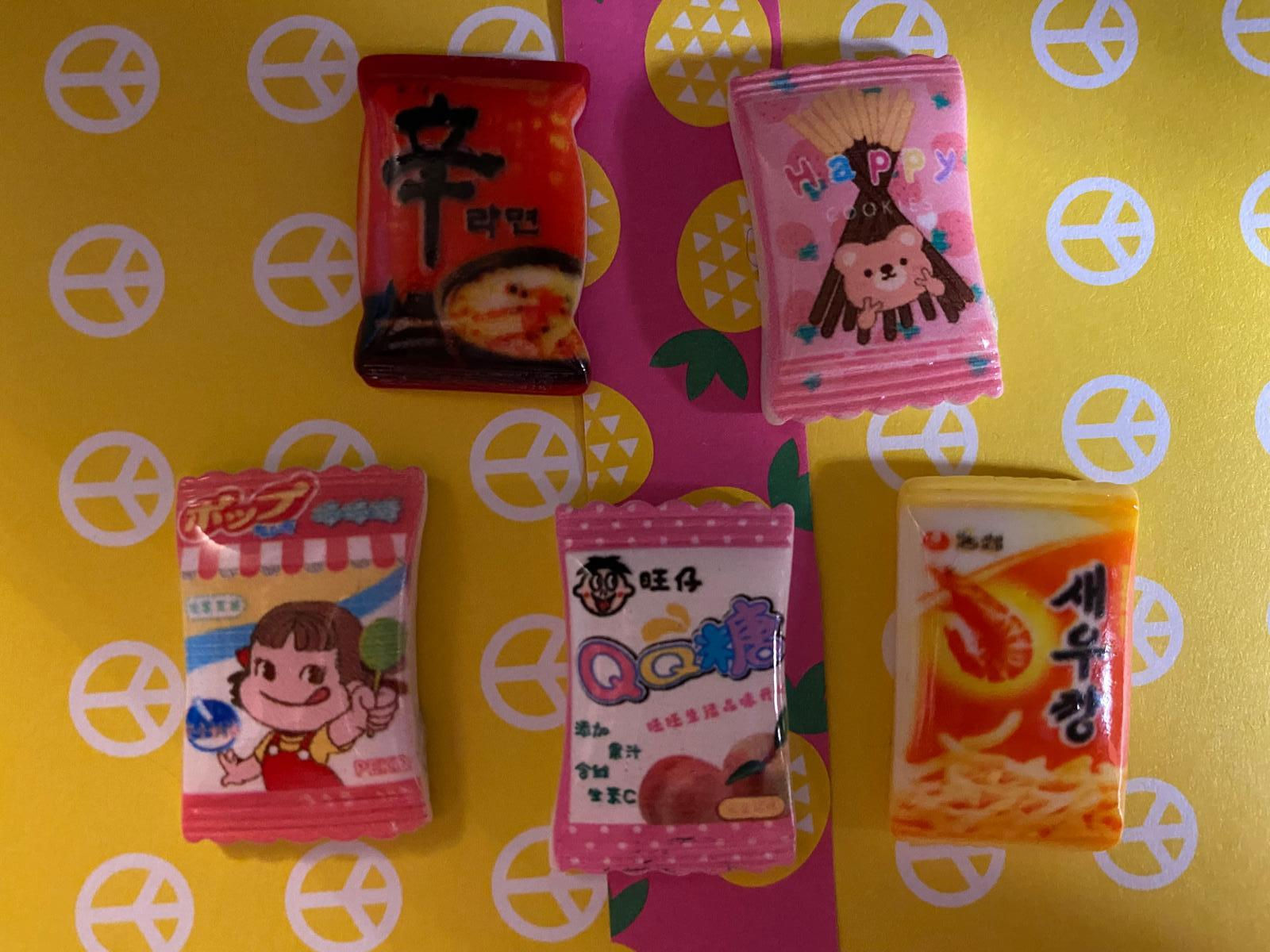 A SET OF FIVE MINIATURE TOYS