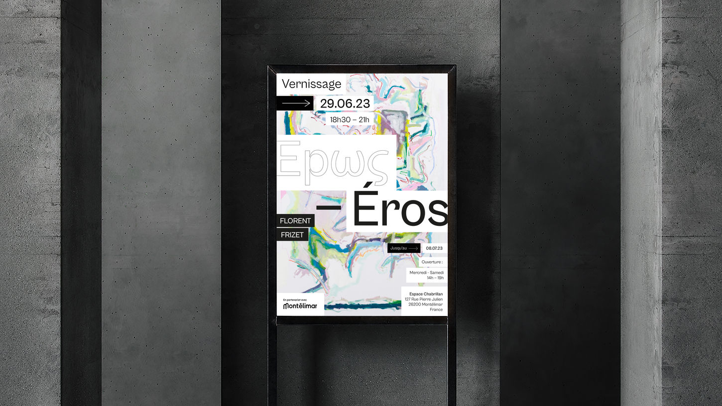 Affiche de l’exposition “Éros” de Florent F., installée sur un mur en béton – design graphique mêlant typographies expérimentales et composition colorée.