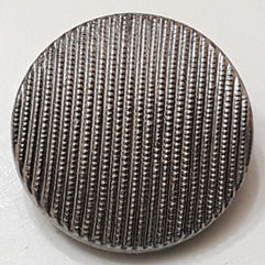Glass button with silver finish and ribbed texture.
sizes: 18, 22, 36 lignes